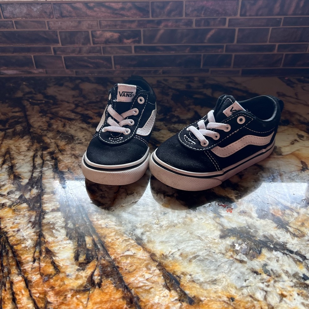 Size 6 black vans. Worn a couple times